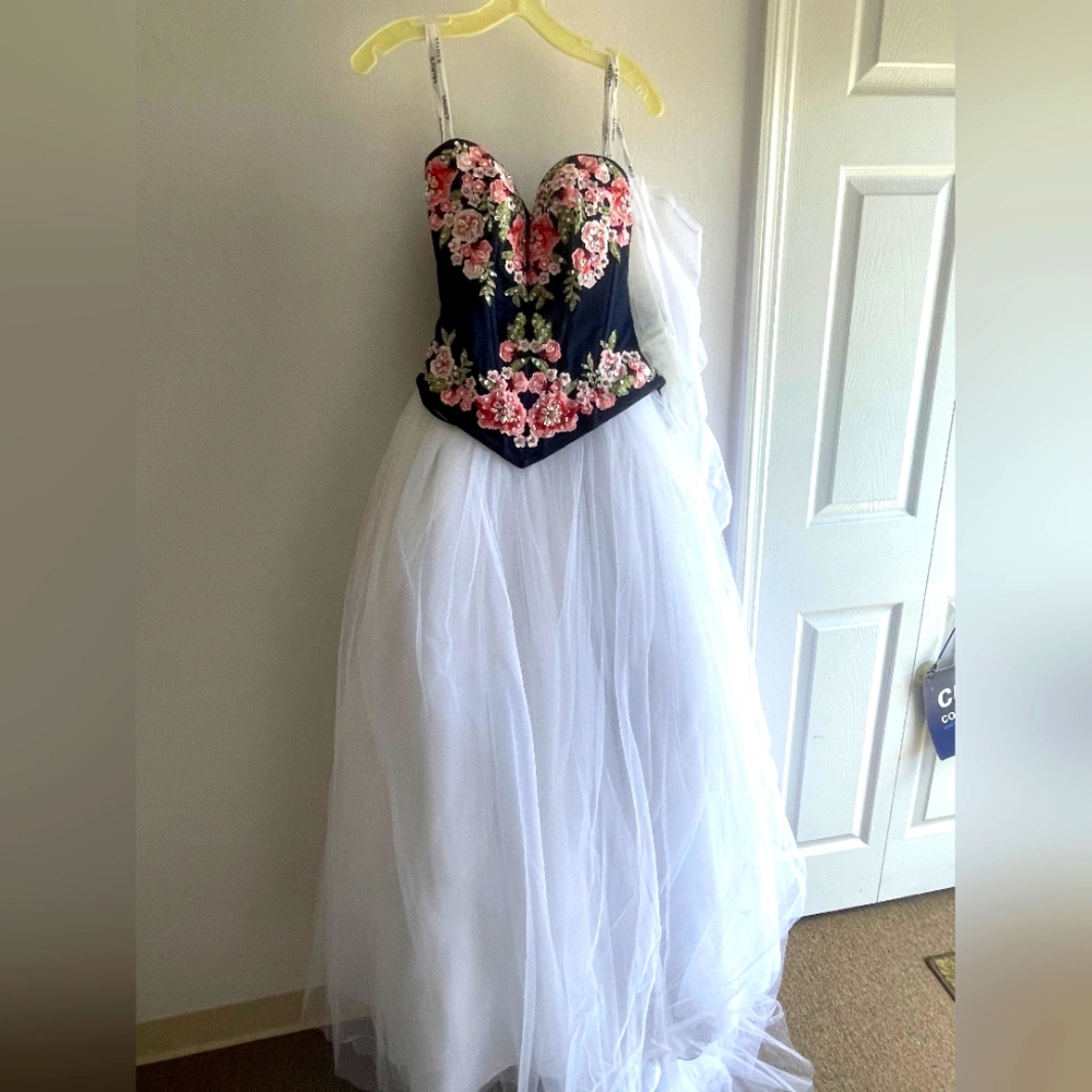 Gorgeous Quinceanera/ Wedding Gown by Alta Size 10 Denim and White